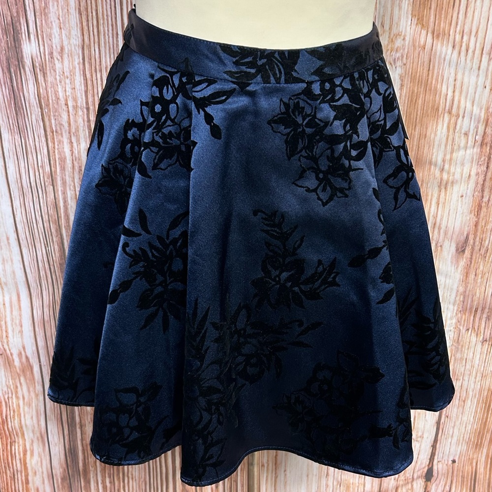 B. Darlin Blue Mini Skirt Black Velvet‎ Flowers